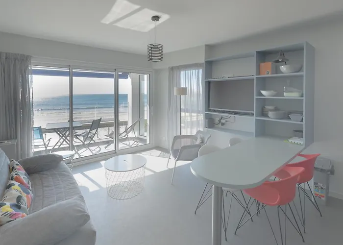 2* Face Avec Balcon Et Garage - Centre-ville Sables D'olonne - Fr-1-197-367 *