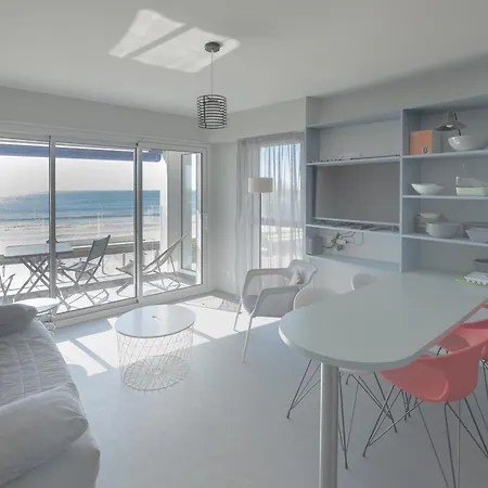 2* Face Avec Balcon Et Garage - Centre-ville Sables D'olonne - Fr-1-197-367 *